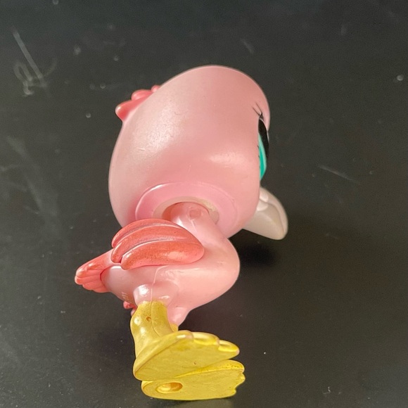 Littlest pet shop # 1023 pink flamingo with yellow feet and blue eyes - Picture 8 of 8